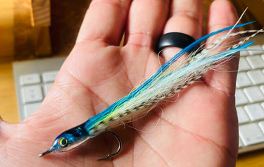 feathery fish hook perhaps Eagle Claw Lazer Dressed Treble 4 / 2 Pk / White which provide a fluid accent How to Tie Baitfish Streamer